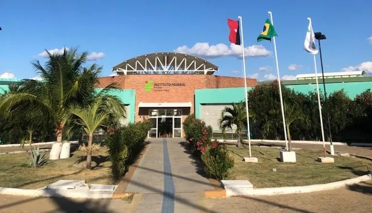 Alunos do curso de Engenharia Civil do IFPB Patos reclama de falta de professores; diretor explica situação