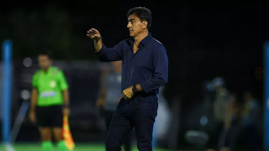 Grêmio evita vexame, vence São Raimundo nos pênaltis e avança na Copa do Brasil