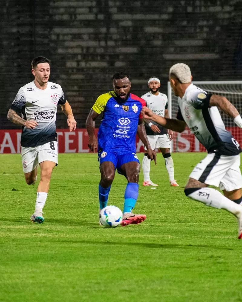 Corinthians tropeça na Universidad Central e estreia na Libertadores com empate amargo