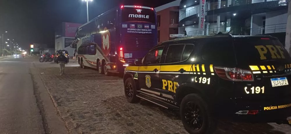 PRF e PM realizam escolta para garantir segurança de delegação esportiva em Sousa