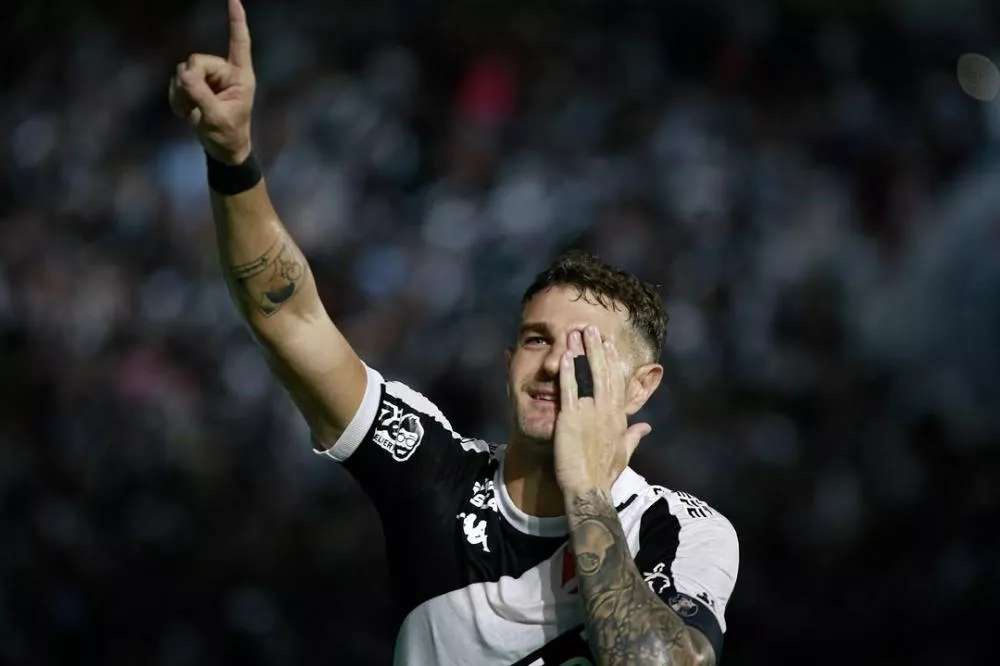Vasco vence Botafogo e avança às semifinais do Carioca