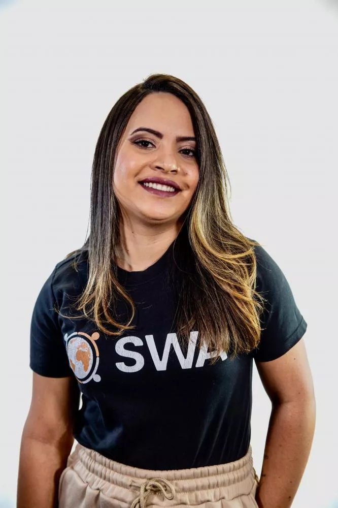 Renata Cristina: Uma Jornada de Coragem e Conquistas na Irlanda