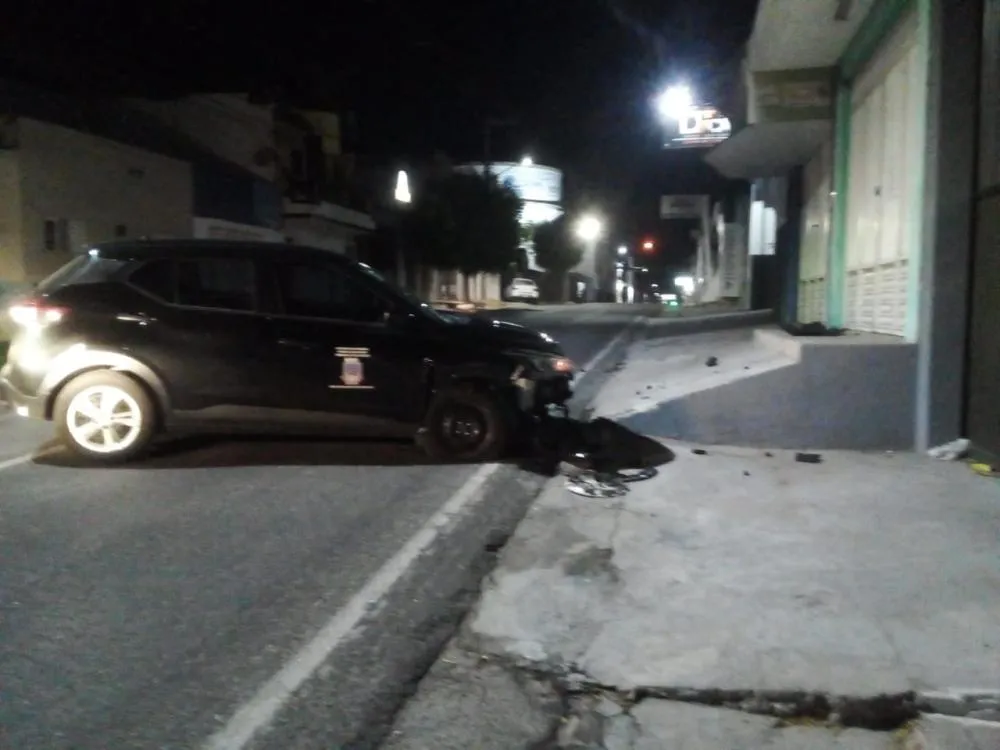 Veículo do Tribunal de Justiça se envolve em acidente em Patos; ninguém ficou ferido