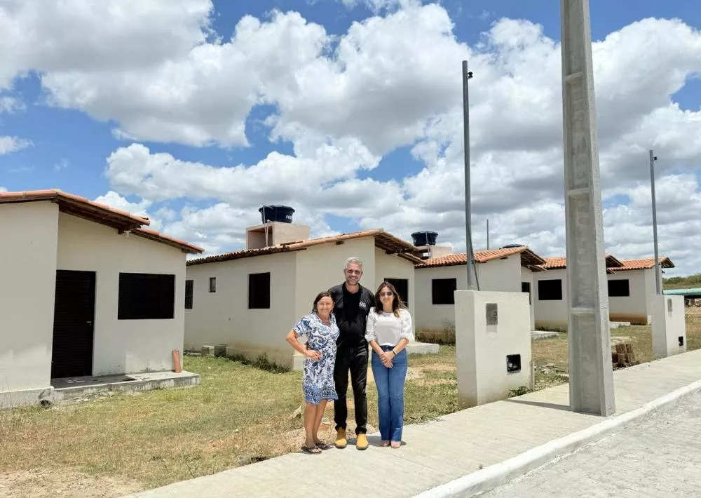 Prefeita de São José de Espinharas discute ampliação da rede elétrica com representante da CEHAP
