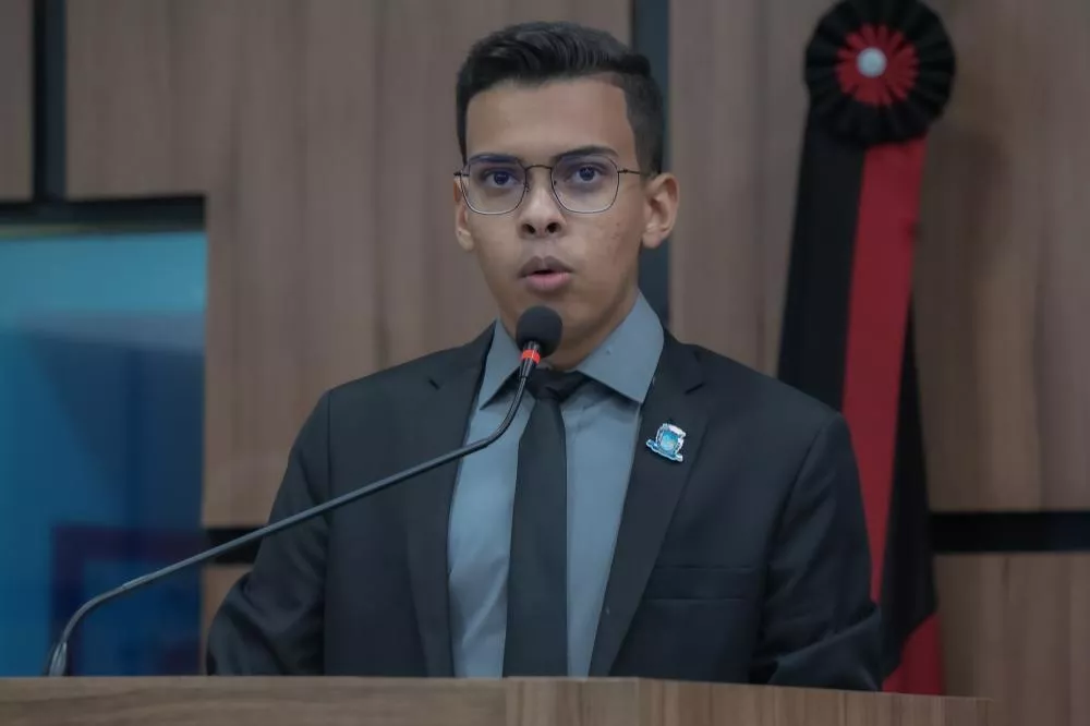 Vereador Jônatas Kaiky solicita intérprete de Libras para sessões da Câmara Municipal de Patos; requerimento é aprovado por unanimidade