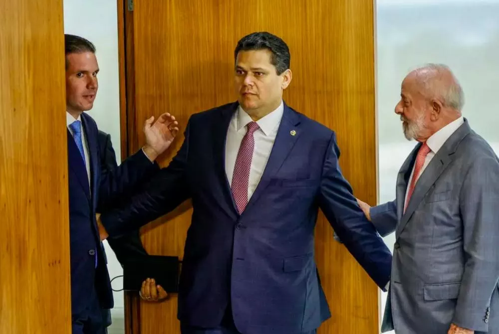 Hugo Motta e Alcolumbre devem entrar em acordo sobre MPs