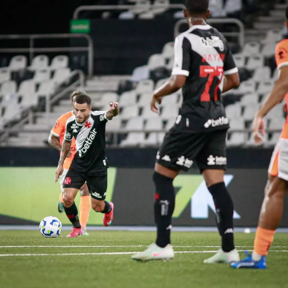 Coutinho anota golaço, Vasco vence Nova Iguaçu sem sustos e avança na Copa do Brasil