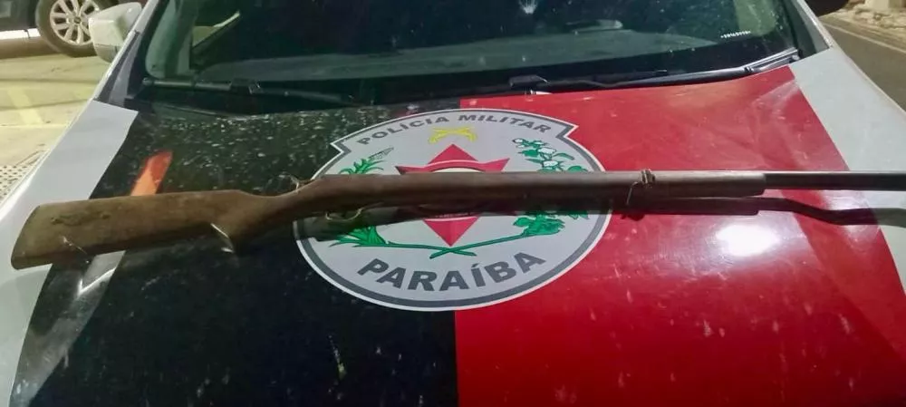 Criança de 6 anos é atingida por disparo acidental após primo encontrar arma do avô, em Olho D'água