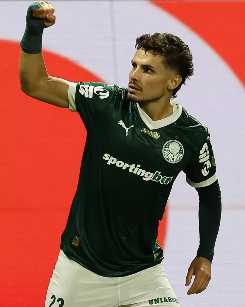 Vitor Roque sofre pênalti polêmico, Palmeiras vence o São Paulo e vai à final do Paulista contra o Corinthians