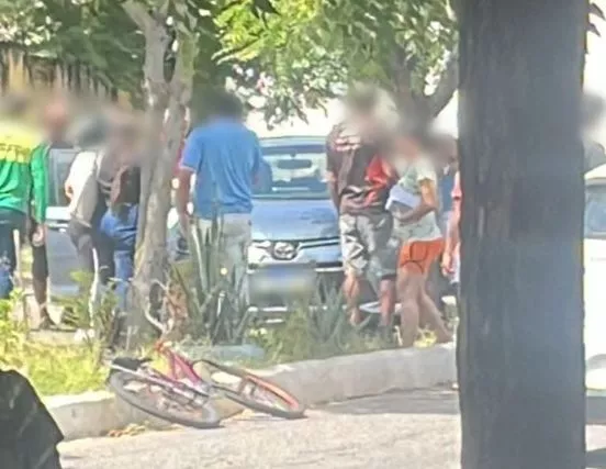 Em Patos: Jovem colide carro contra árvore após passar mal ao volante