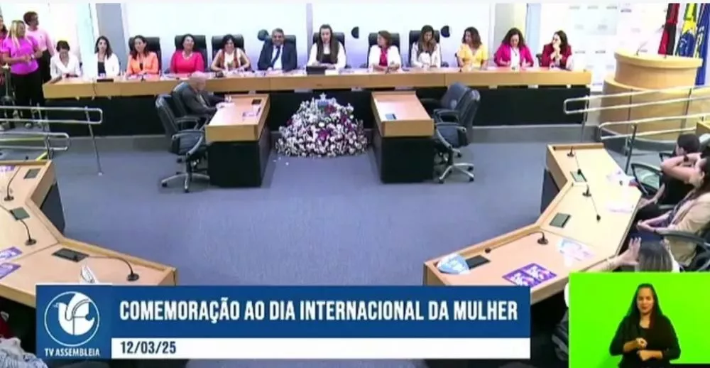 Em sessão do Dia da Mulher na ALPB, do público masculino, apenas o deputado Cicinho Lima compareceu