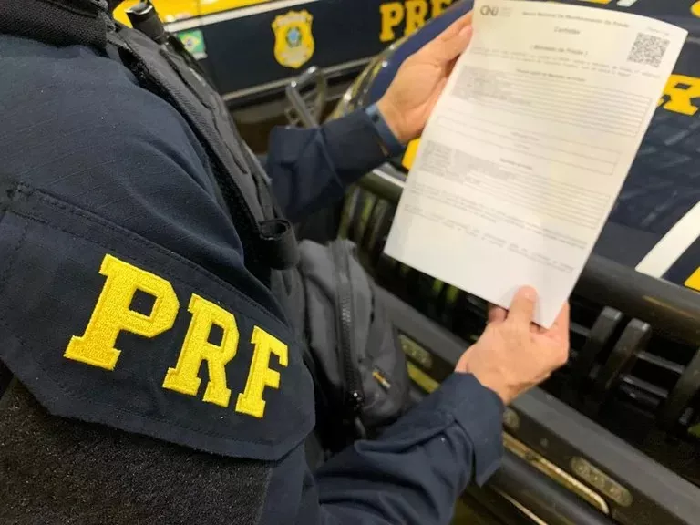 PRF na Paraíba prende foragido da Justiça após se envolver em sinistro de trânsito em Cajazeiras