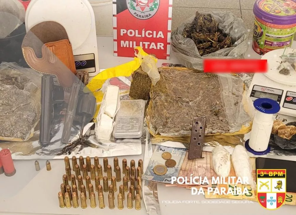 Polícia Militar apreende drogas, armas e munições em Teixeira-PB
