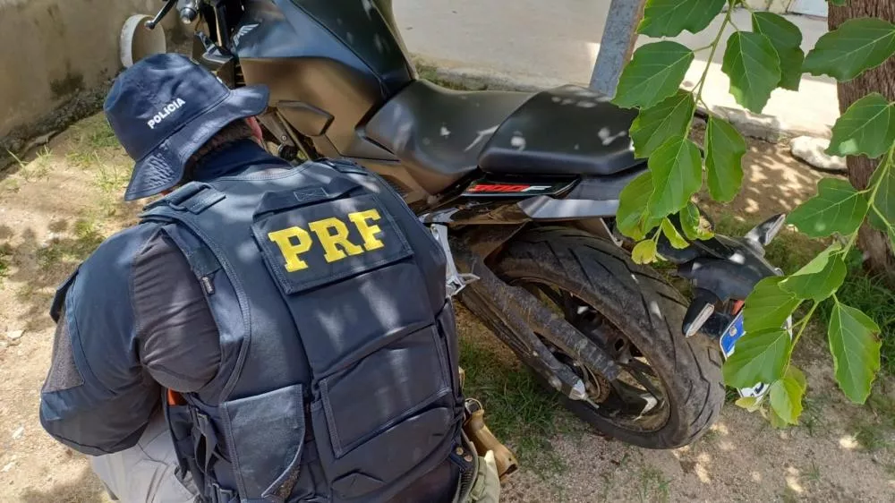PRF encontra motocicleta adulterada em Pombal e realiza apreensão