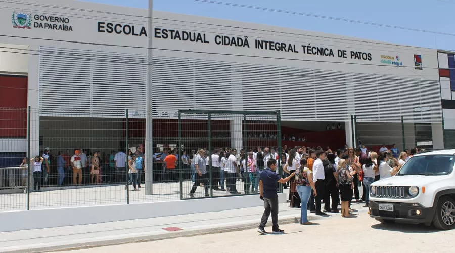 Estudante da EECIT Lynaldo Cavalcanti repudia comportamento de professora por utilizar termos grosseiros em sala de aula