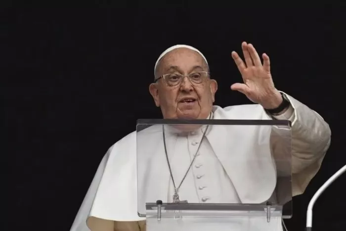 Papa Francisco receberá alta neste domingo (23) após mais de um mês de internação