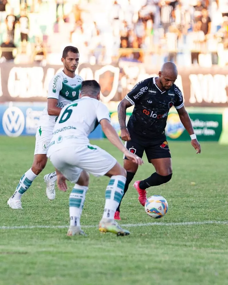 Sousa vence o Botafogo-PB e larga em vantagem na final do Paraibano