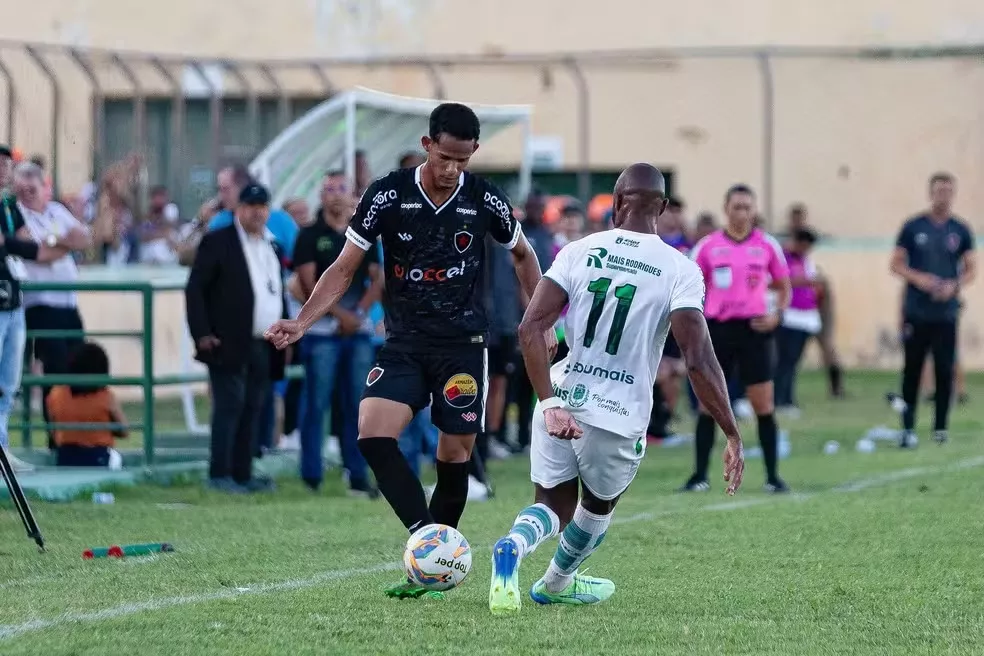 Burse critica gramado do Marizão e diz que jogadores do Botafogo-PB seguem confiantes no título