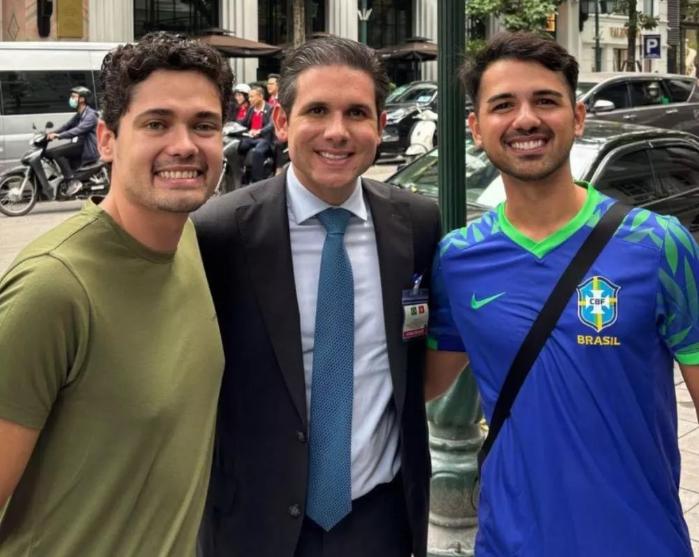 Ao centro o deputado Hugo Motta; à direita o patoense Alberto e à esquerda o paraense Marcello