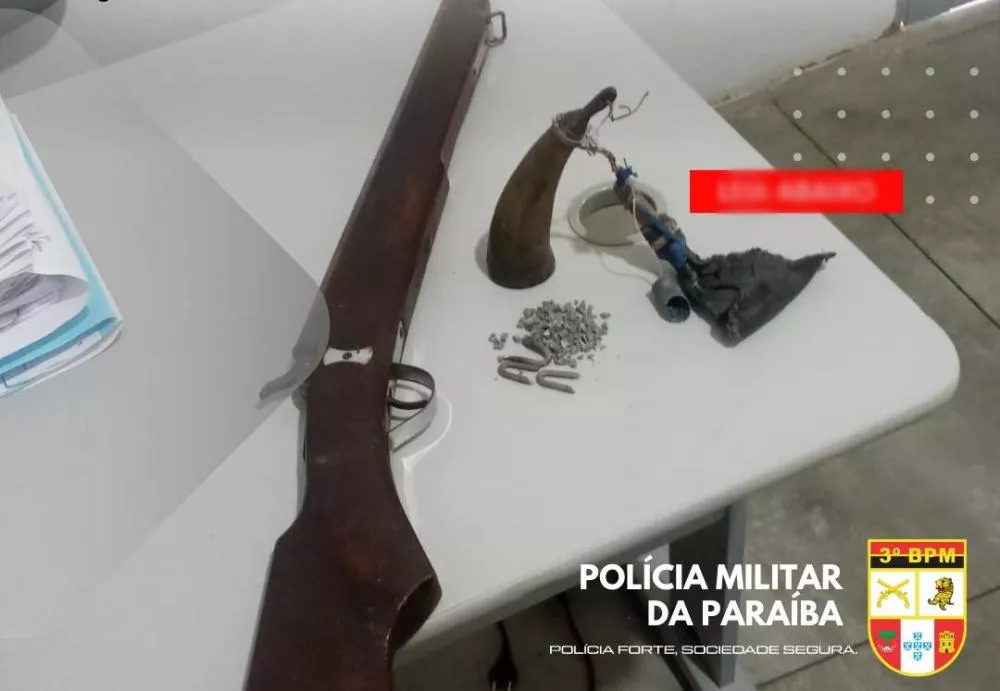Polícia Militar apreende espingarda enterrada na zona rural de Condado-PB
