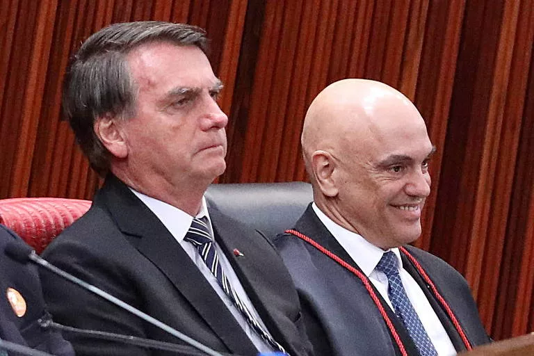 Moraes arquiva investigação contra Bolsonaro por fraude em cartão de vacina