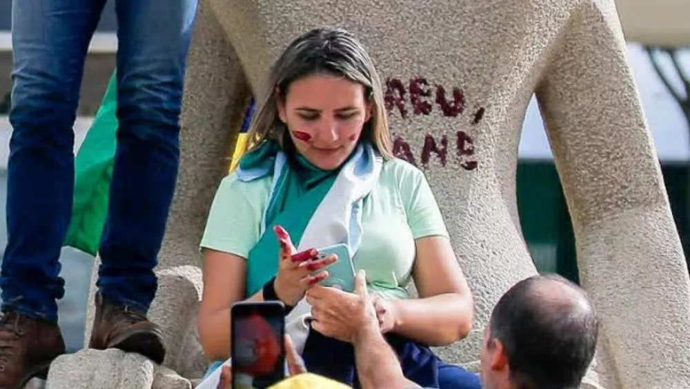 O Antagonista: Débora dos Santos deixa prisão após recuo de Moraes