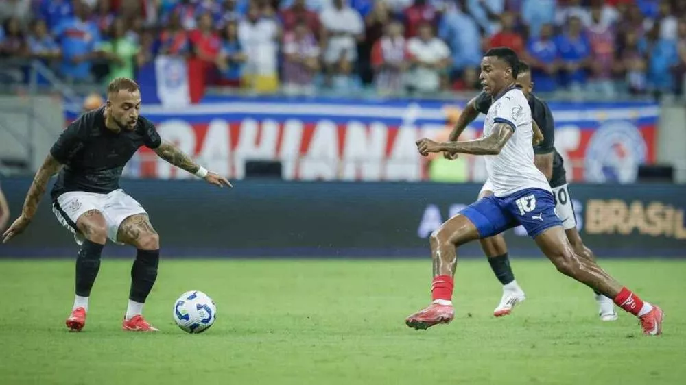 Com reservas, Corinthians aproveita expulsão no Bahia, marca no fim e começa Brasileirão com empate