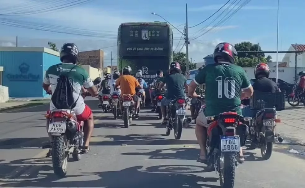 Elenco do Sousa chega à Cidade Sorriso, mas festa do título é adiada para sexta-feira