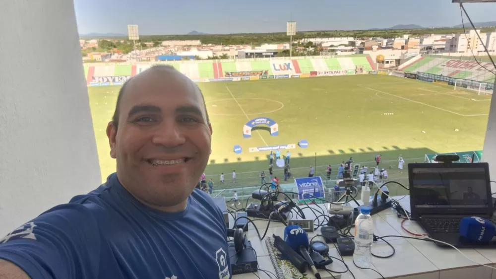 Narrador da Rádio Tabajara, Raniery Soares, é destaque em programa do SporTV por narração do gol do título do Sousa no Paraibano 2025