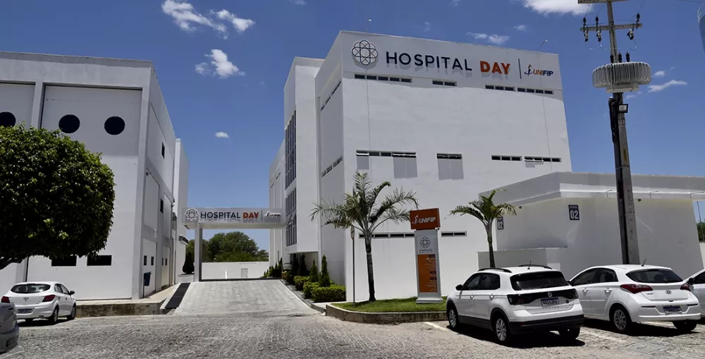 UNIFIP abre processo seletivo para contratação de Auxiliar de Serviços Gerais e Copeiro(a) no Hospital Day