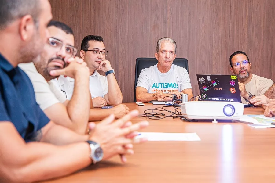 Prefeito de Patos se reúne com secretários e Collab Criative para dar início aos preparativos do São João de Patos 2025