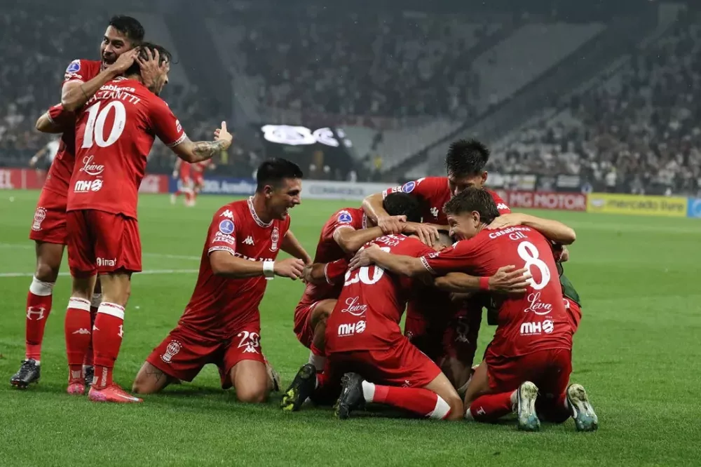 Corinthians perde para o Huracán na estreia da Sul-Americana e vê sequência invicta em casa se encerrar