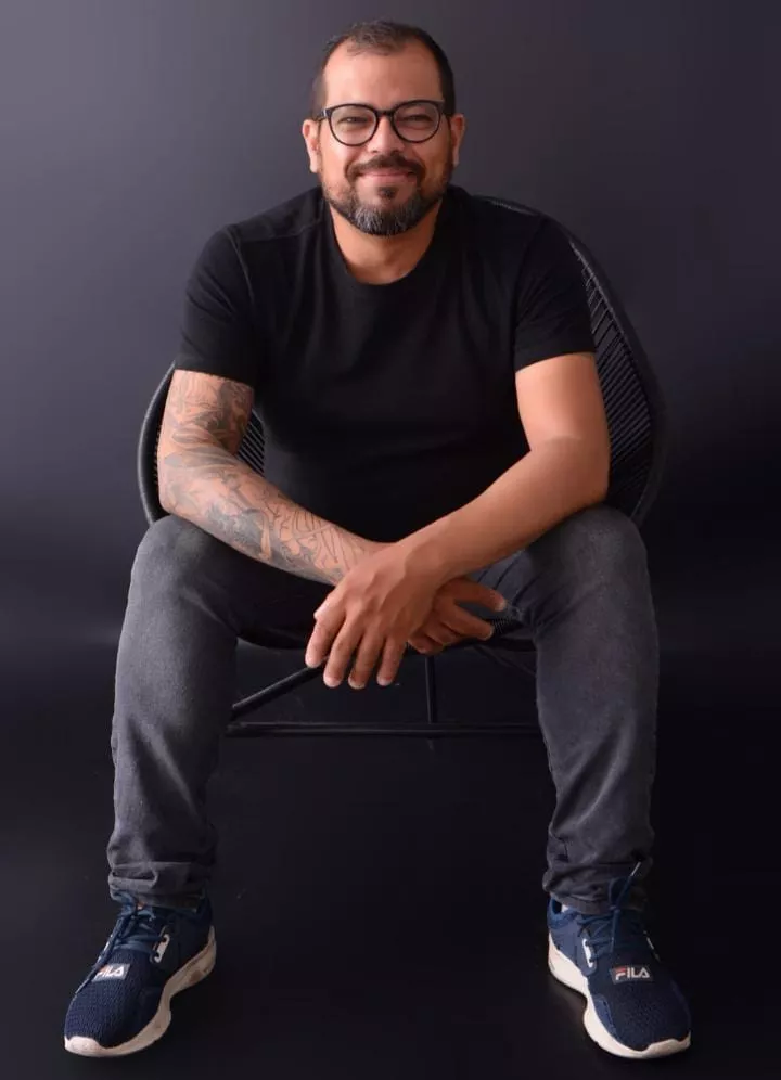 Vereador Rafael Policial propõe Título de Cidadão Patoense ao artista plástico Roberto Nass