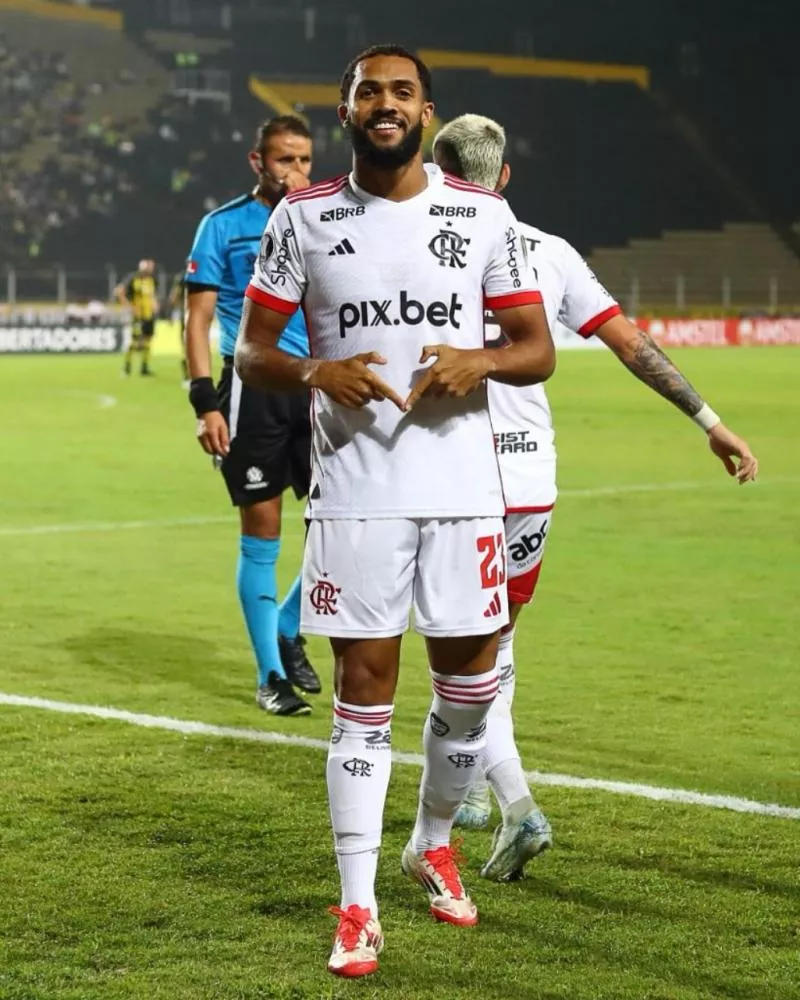 Juninho faz de peito, Flamengo vence o Táchira em estreia na Libertadores e encerra longo jejum fora de casa