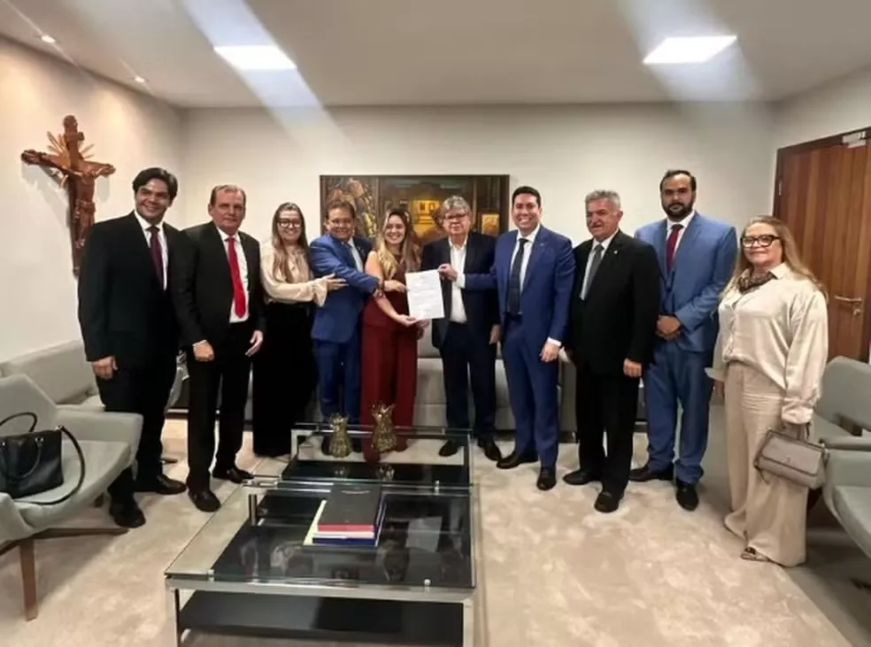 Justiça suspende nomeação de filha de Adriano Galdino para cargo de conselheira do TCE