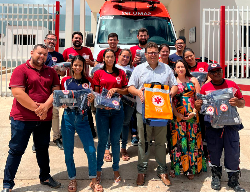 Prefeitura de Maturéia entrega novo fardamento aos profissionais do Samu