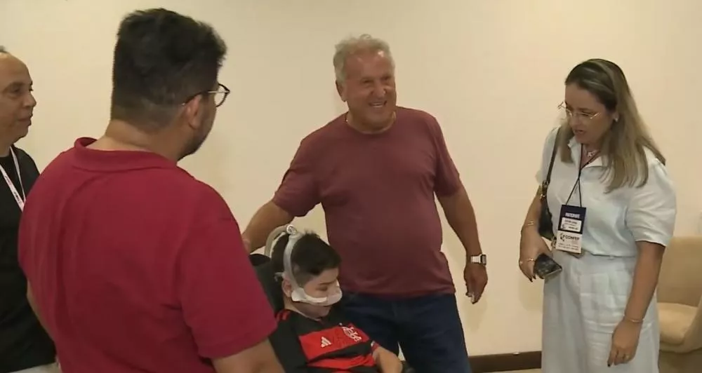 Patoense Alex Filho realiza sonho de conhecer Zico em João Pessoa: “Meu coração está quase pulando para fora”