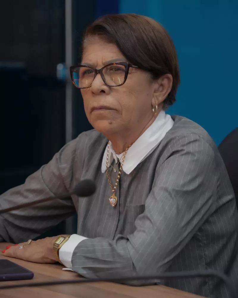 Vereadora Nega Fofa cobra operação tapa-buracos em ruas de Patos e afirma que vem pleiteando melhorias desde a gestão passada