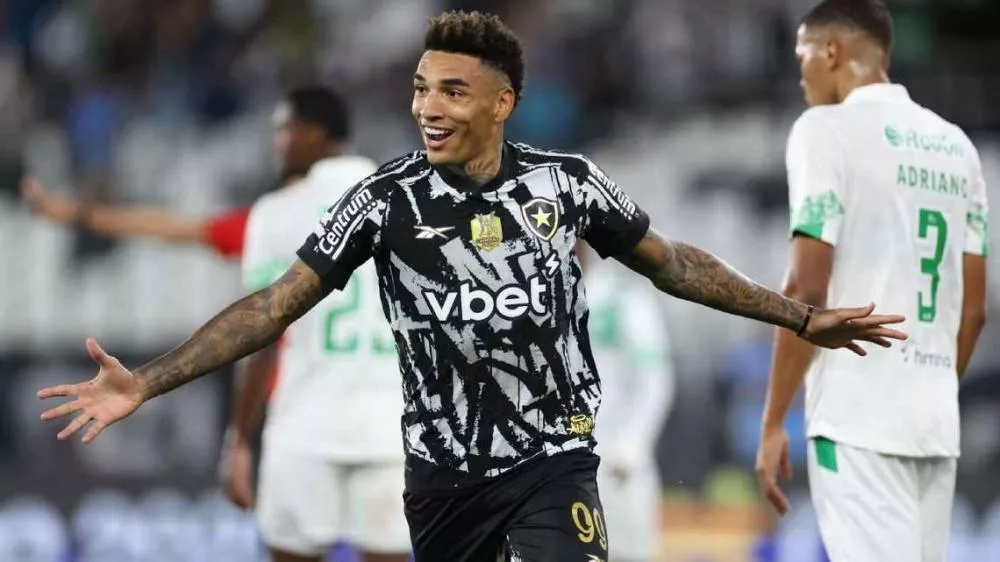 Igor Jesus desencanta, e Botafogo vence o Juventude na estreia em casa no Brasileirão