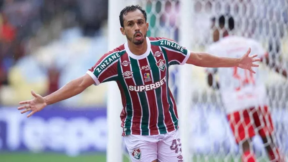 Fluminense marca no fim e vence o Bragantino na estreia de Renato Gaúcho