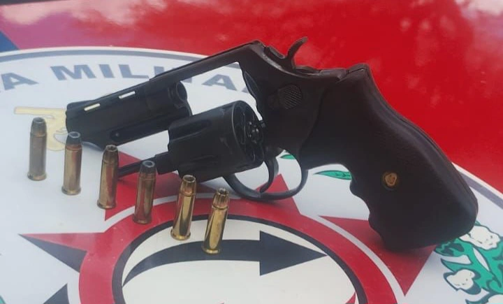 Polícia Militar prende homem em flagrante por porte ilegal de arma de fogo em Coremas