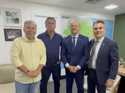 Bolsonaro anuncia chapa Queiroga para governador e Sérgio para senador