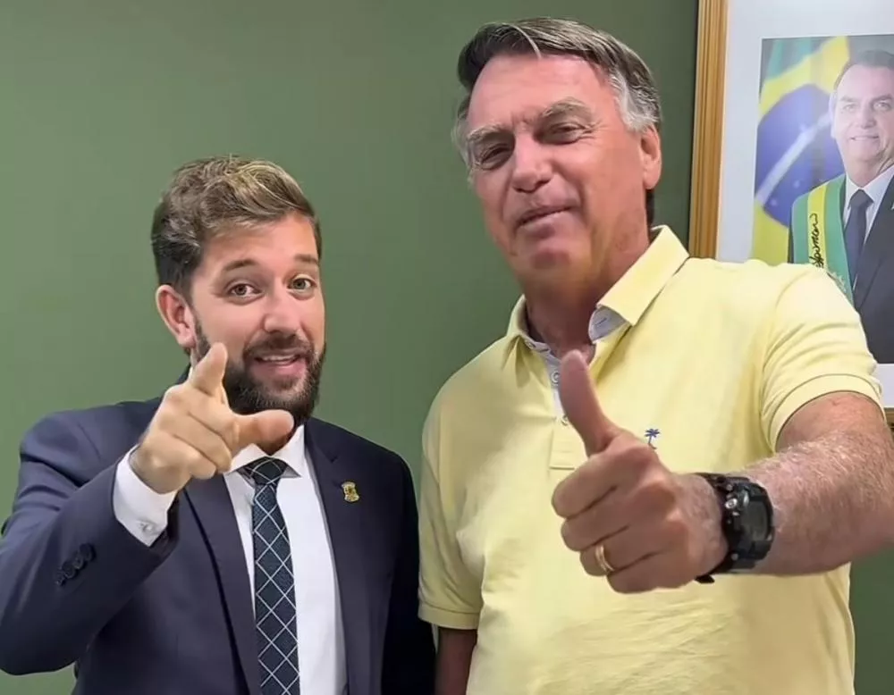 Ao lado de vereador paraibano, Bolsonaro sugere visita a Patos caso anistia avance na Câmara com Hugo Motta