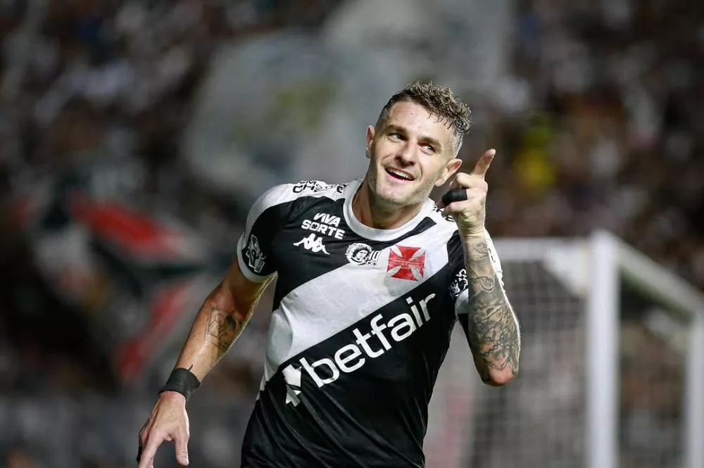 Vegetti faz dois, Vasco vence Sport em São Januário e vai dormir no G-4 do Brasileirão