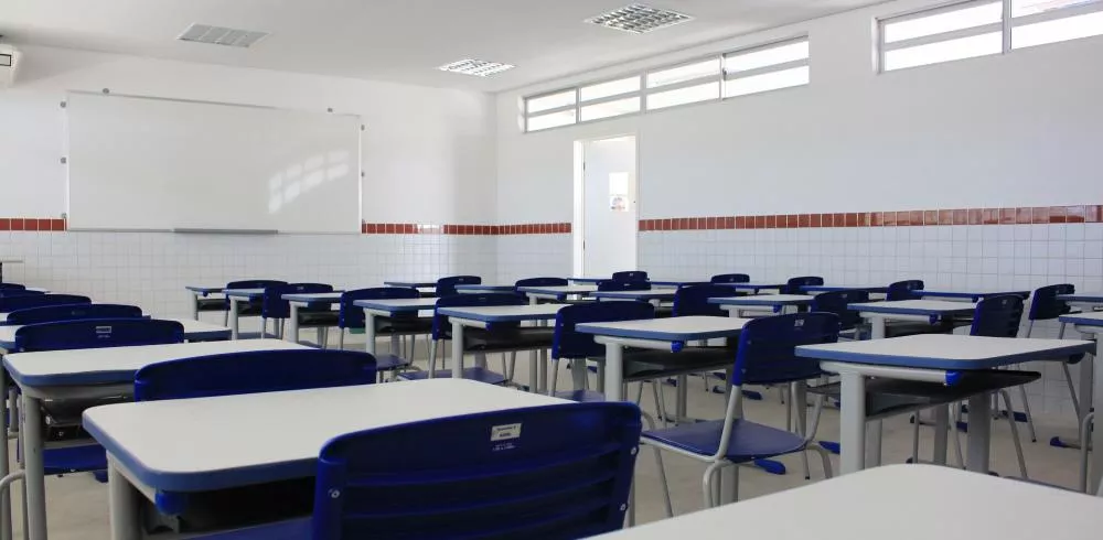 Governo da Paraíba anuncia novo cronograma do concurso para professor com aplicação das provas para julho