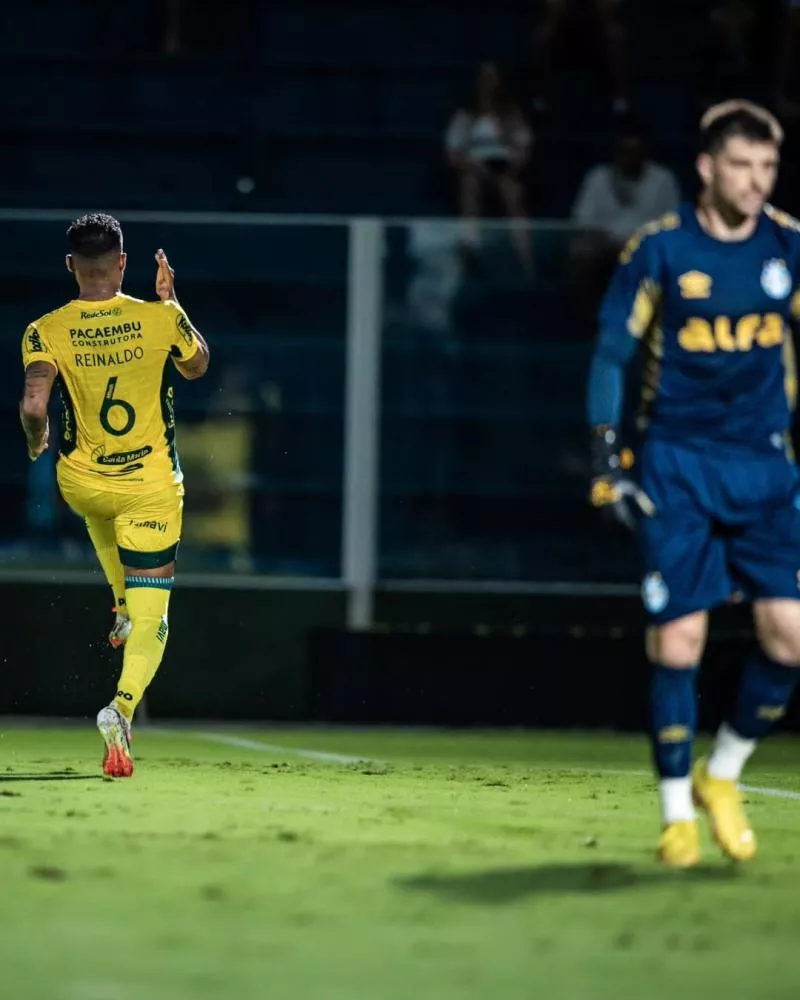 Com dois de Reinaldo, Mirassol atropela o Grêmio, afunda rival na crise e vence pela primeira vez no Brasileirão