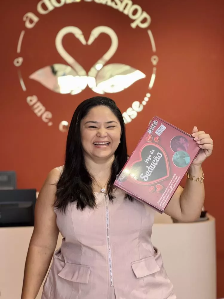 Sexshop A Dois lança vídeo com dicas para apimentar o feriado, seja em casa ou na viagem