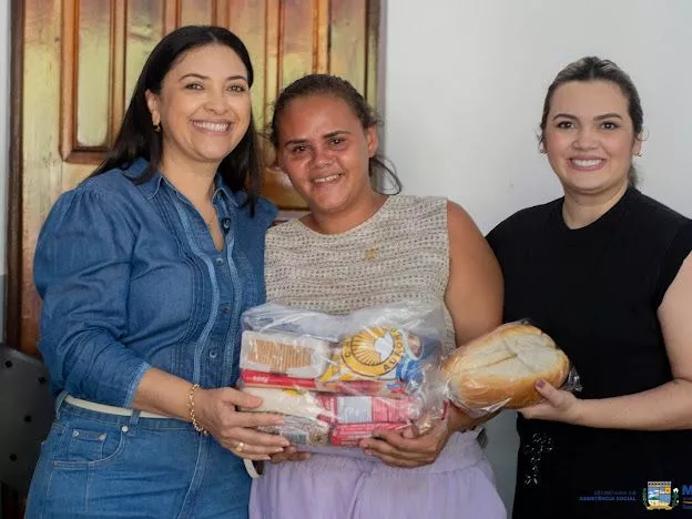 Prefeita de Malta visita escolas da rede municipal e entrega ovos de Páscoa aos alunos