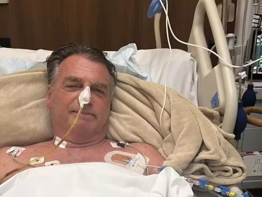 Bolsonaro permanece na UTI e segue sem previsão de alta, diz equipe médica