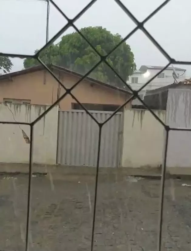 Depois de muito calor, bairros de Patos têm registros de chuva na tarde deste Domingo de Páscoa (20)